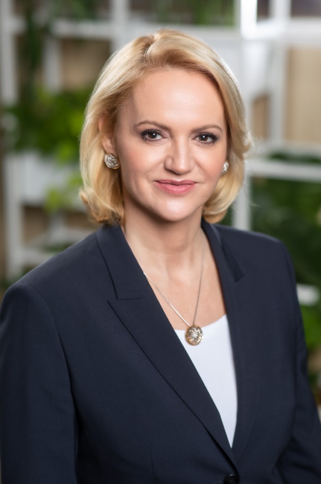 Mátray Csenge, Wing Zrt.